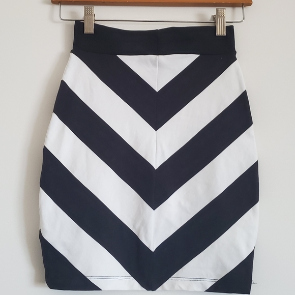bebe Stripe Chevron Mini Skirt - Picture 3 of 4